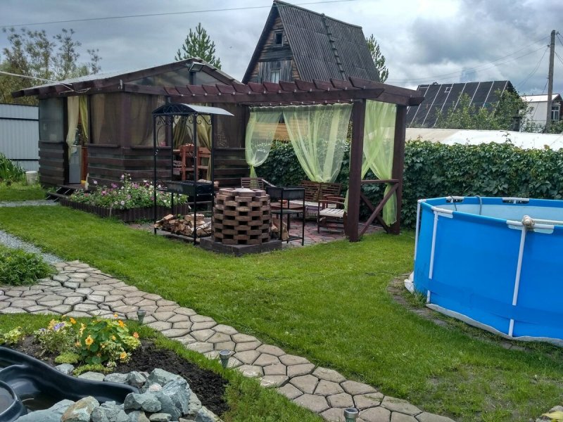 Приусадебный участок с баней и беседкой