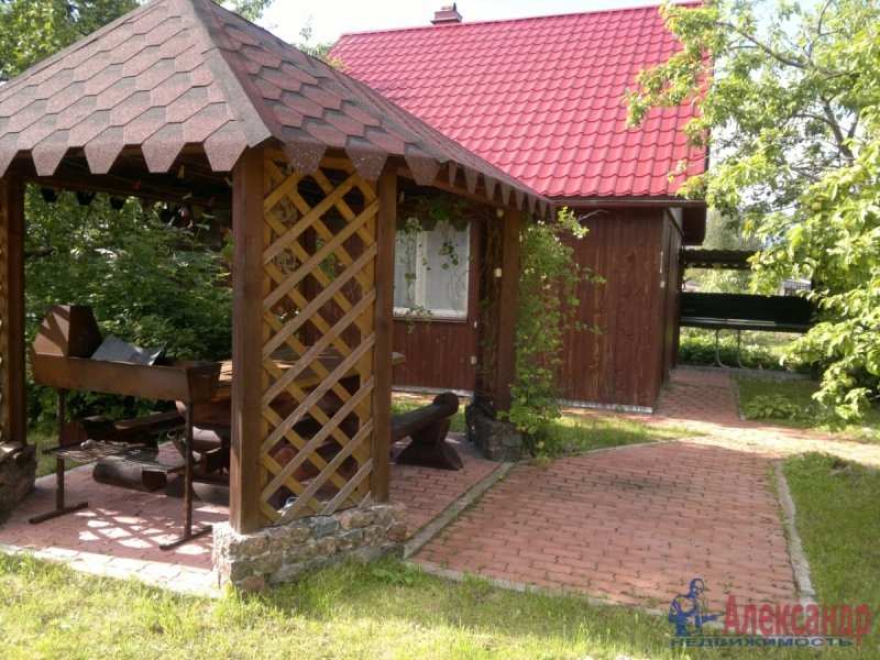 Беседка с местом для мангала