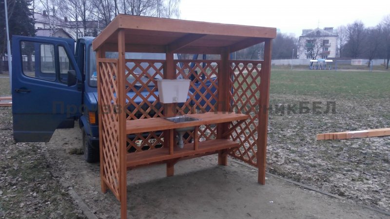 Летний умывальник для дачи с навесом