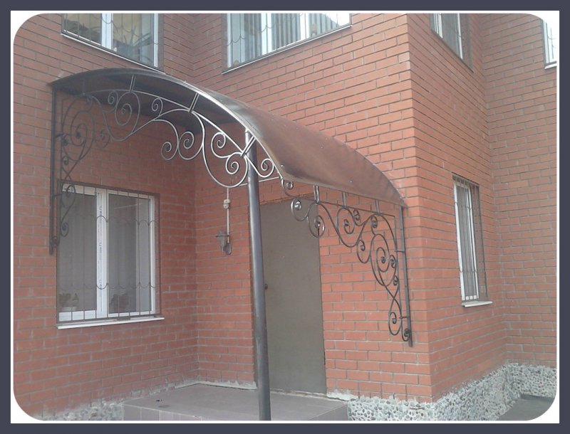 Угловой навес над крыльцом