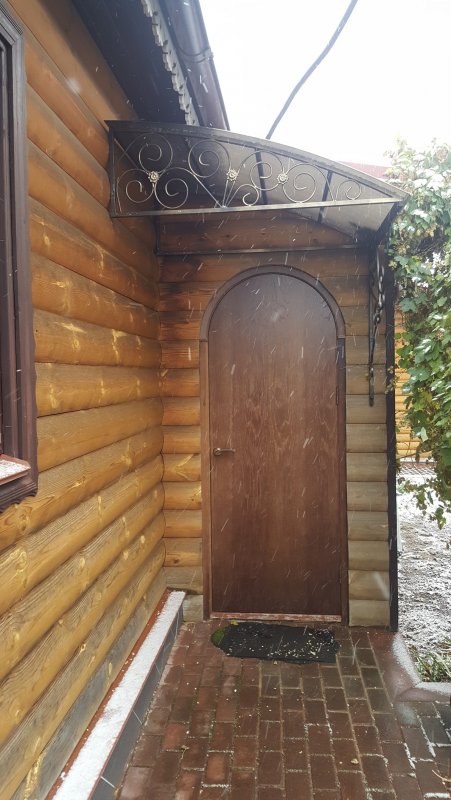Угловой навес над крыльцом