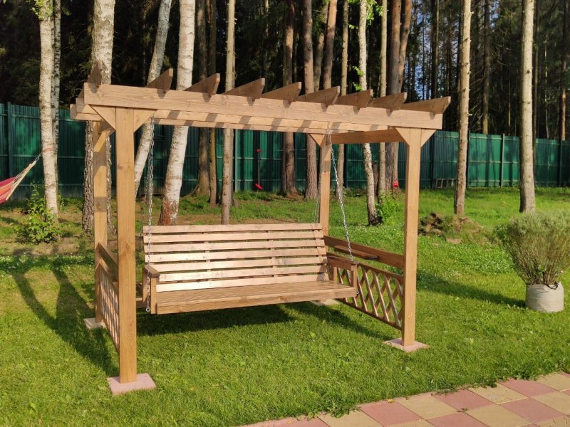 Пергола с лавочкой