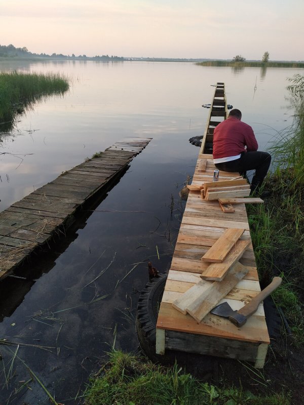 Пирс из бревен