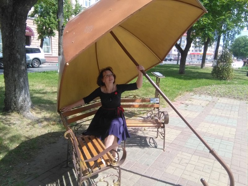 Лавочка с зонтом