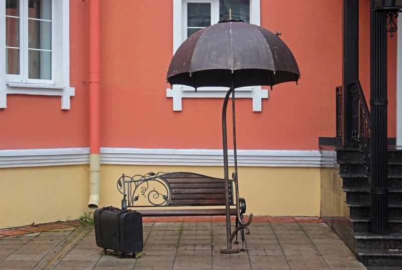 Скамейка с зонтиком