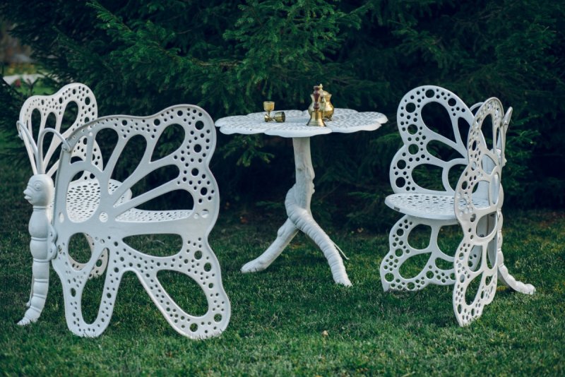 Ажурные скамейки из металла