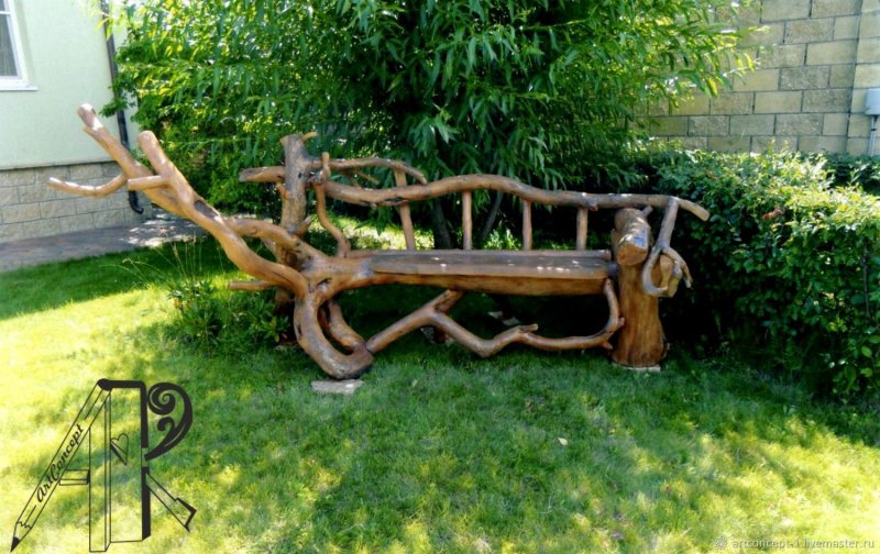 Лавочка из коряг