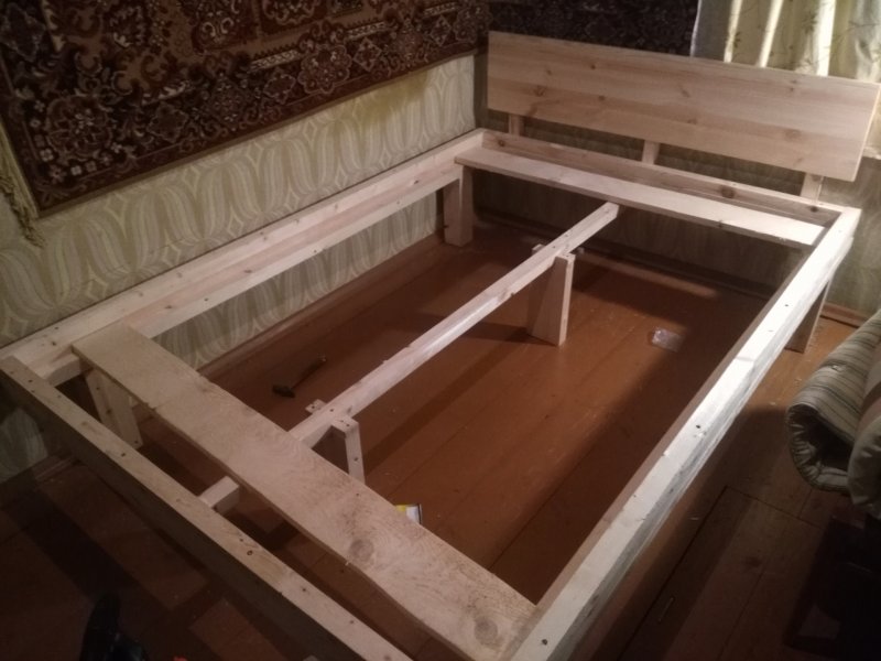 Самодельная кровать на дачу