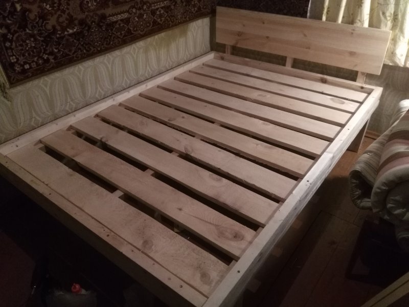 Кровать для дачи
