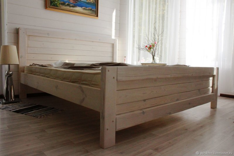 Кровать из досок