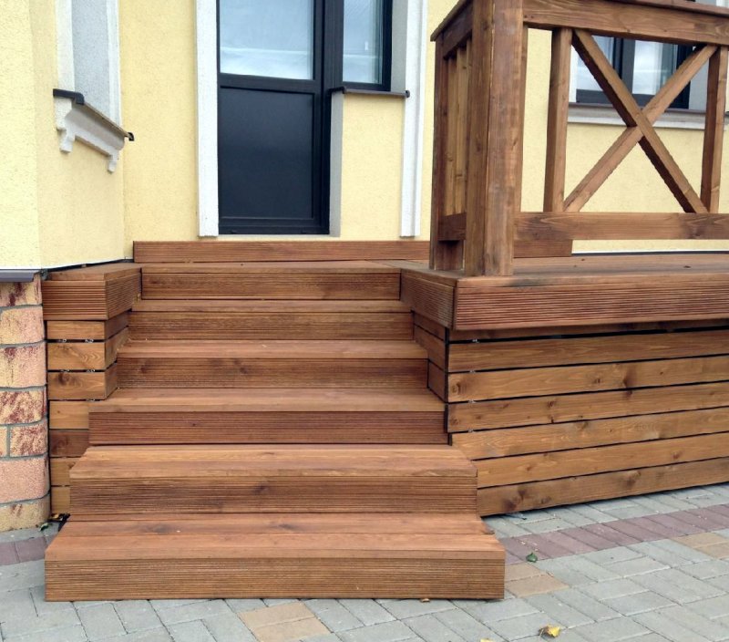Крыльцо из лиственницы