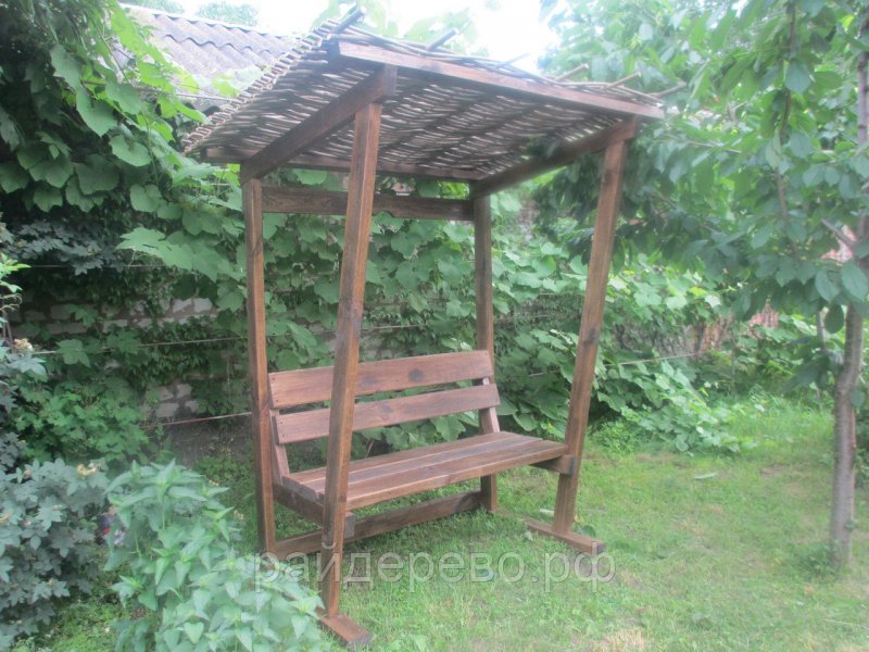 Садовая лавочка с крышей