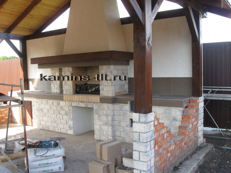 Уличное барбекю из кирпича