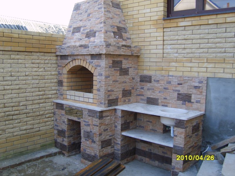 Барбекю из дикого камня