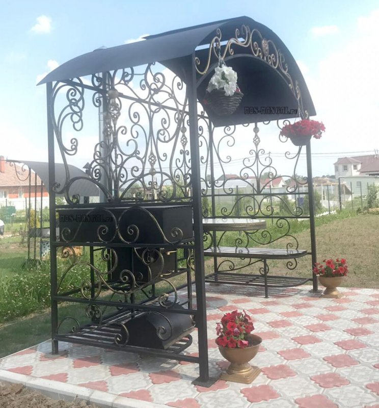 Кованная беседка с мангалом