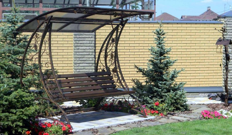 Красивые кованые качели
