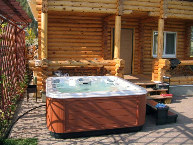 Баня с уличным бассейном