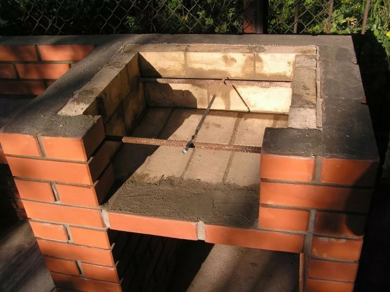Мангал и шашлычница из кирпича