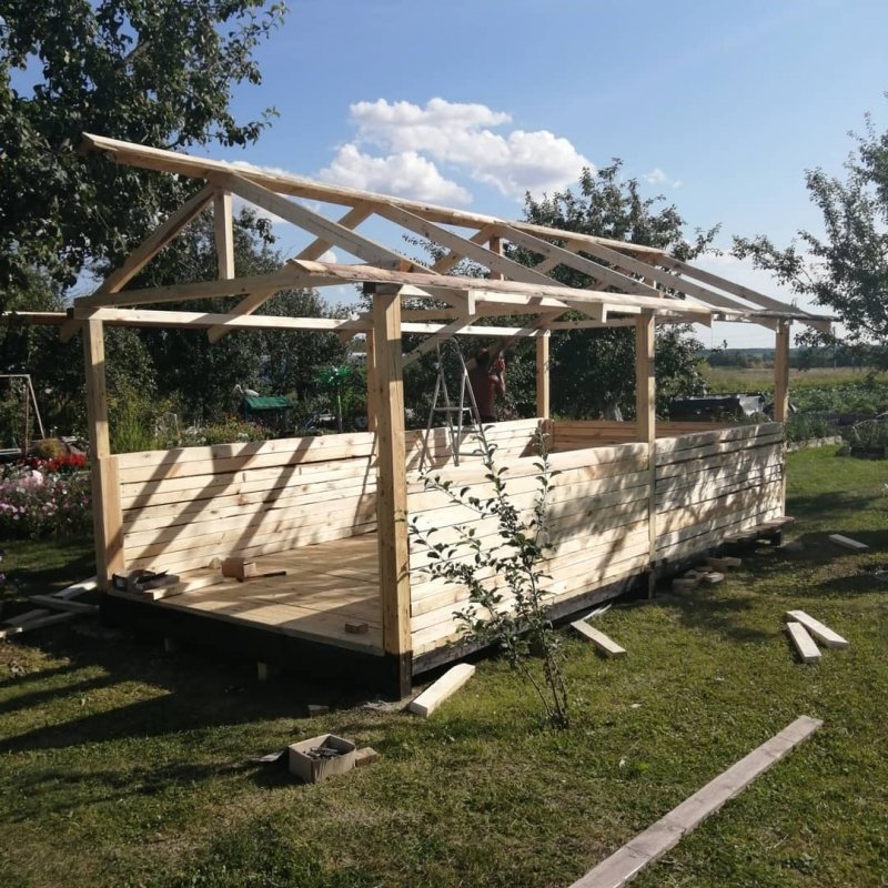 Беседка с двускатной крышей