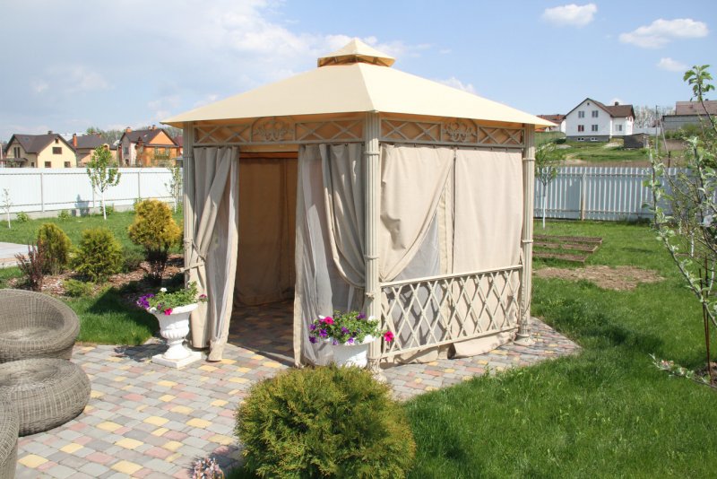 Красивые стеклянные беседки
