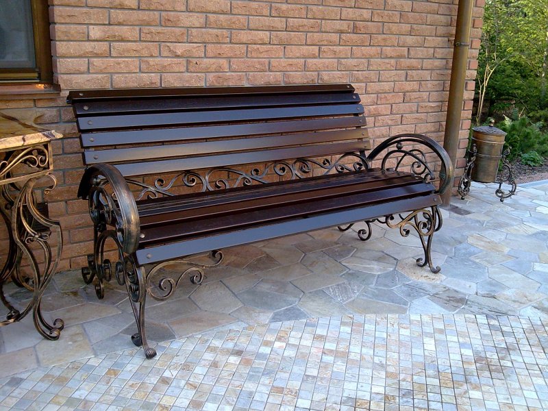 Скамейки из профильной трубы с элементами ковки
