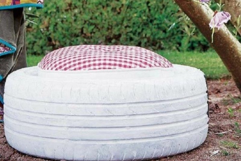 Кресло из колес со спинкой