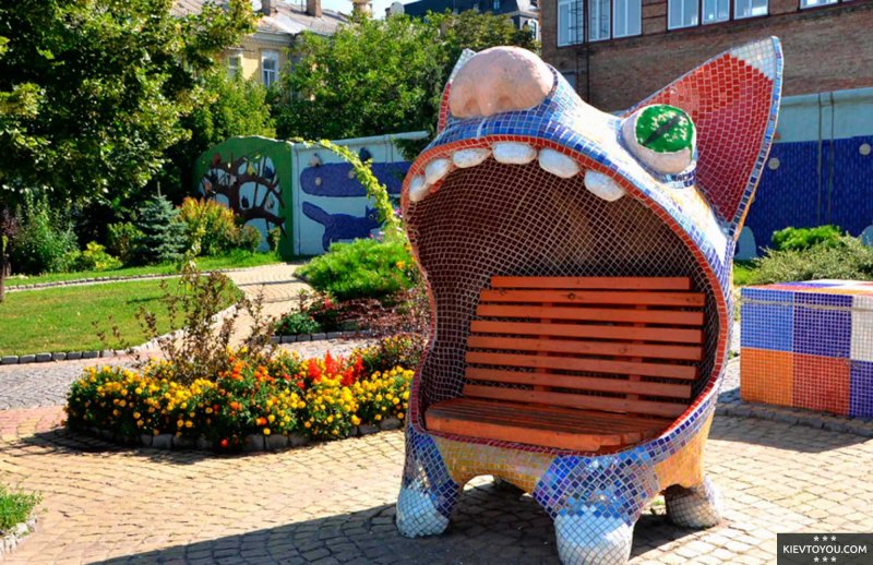 Пейзажная аллея Киев скамейка