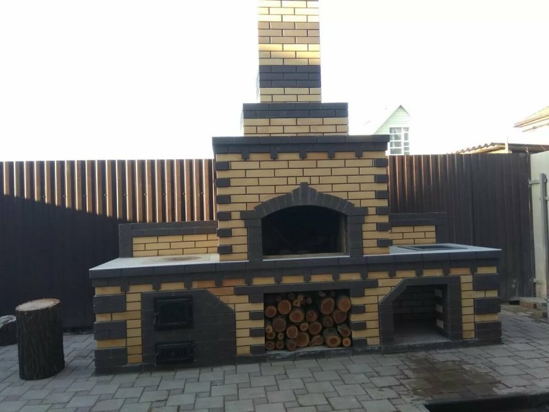 Барбекю из желтого кирпича