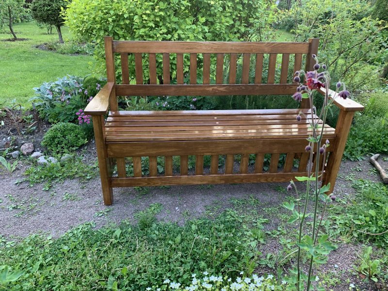 Удачные дачные скамейки