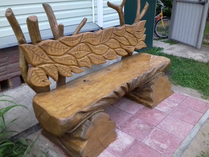 Скамейка из бревна