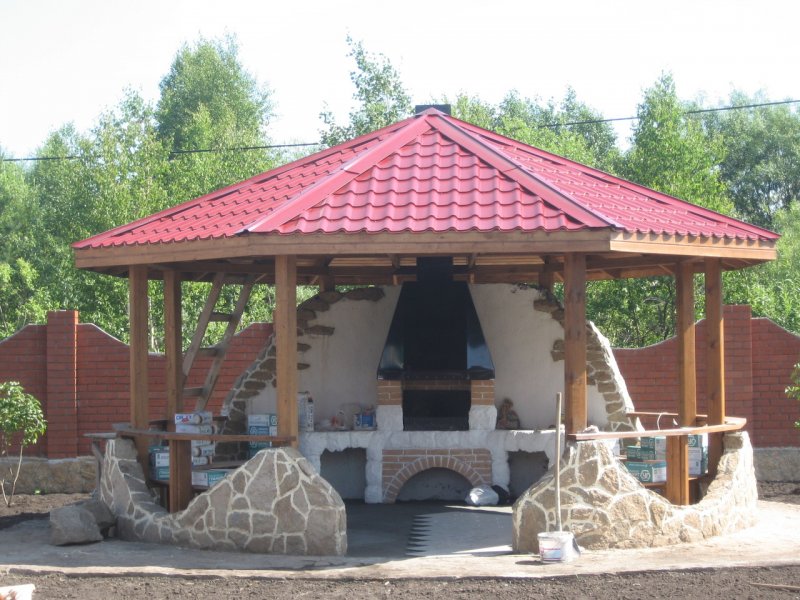 Беседка из камня с мангалом