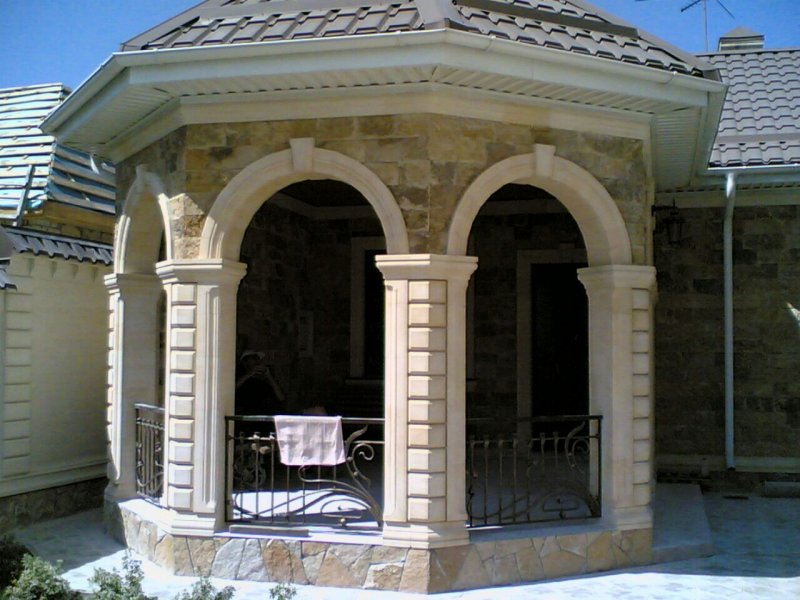 Отделка арок дагестанским камнем