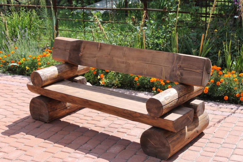 Скамья из бревна