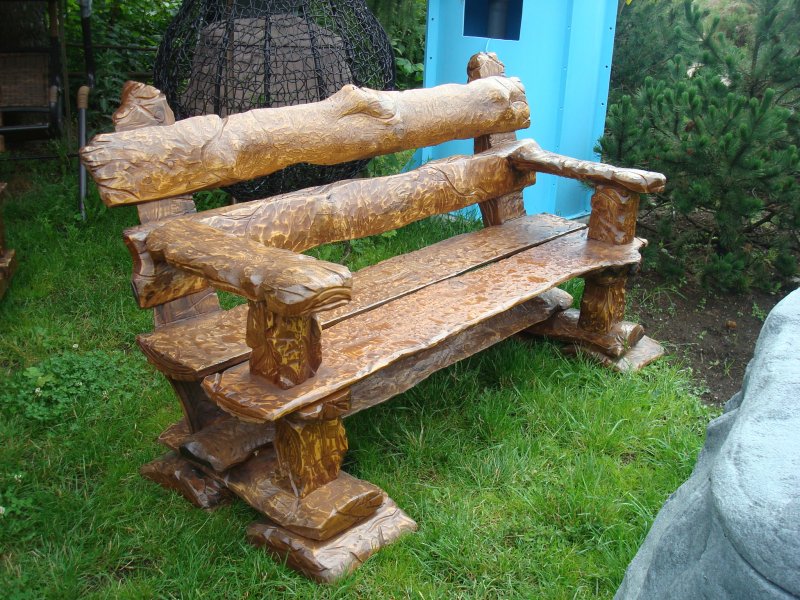 Скамья из бревна