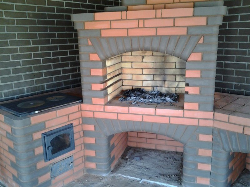 Угловая мангальная из кирпича