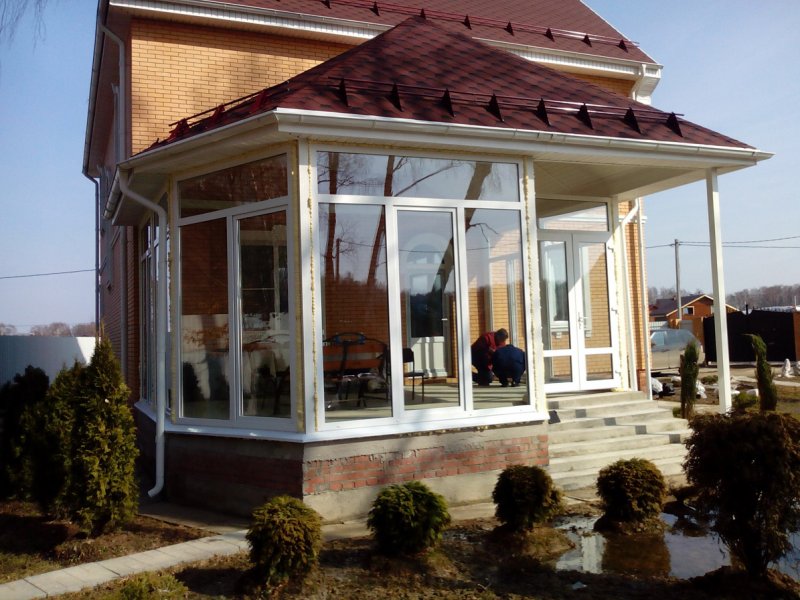 Пристройка веранды с панорамными окнами