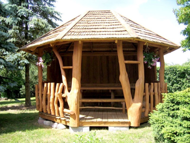 Необычные деревянные беседки