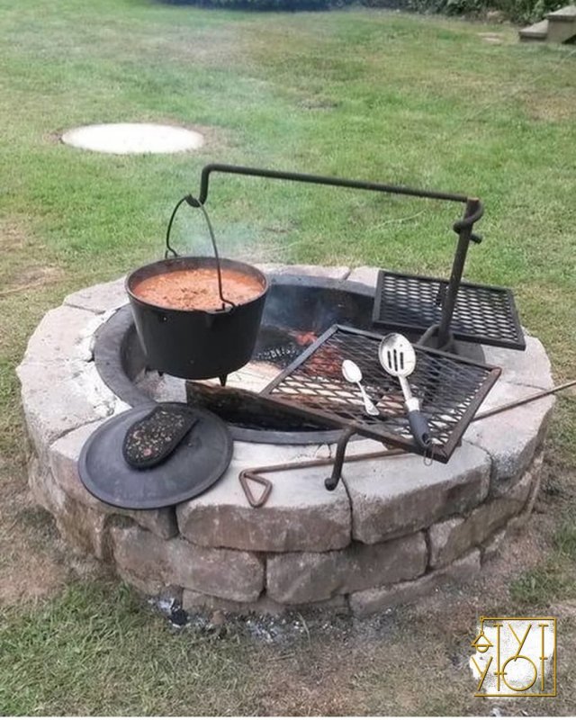 Костровище с мангалом