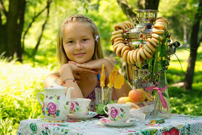 Семейное чаепитие на природе