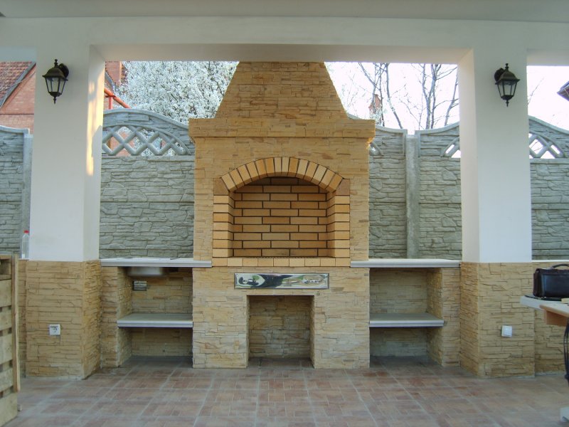 Барбекю комплекс отделанный камнем