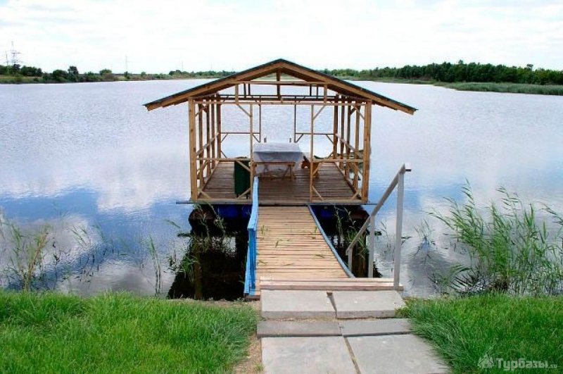 Беседка на воде