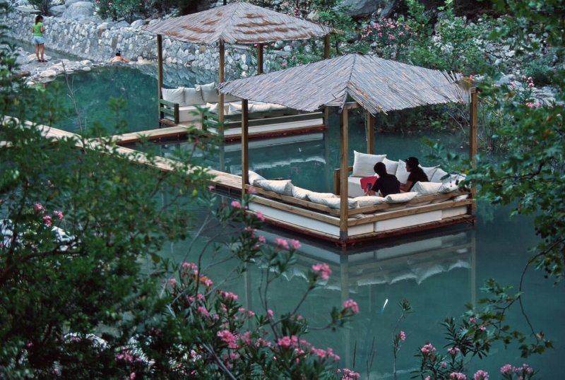 Китайская беседка на воде