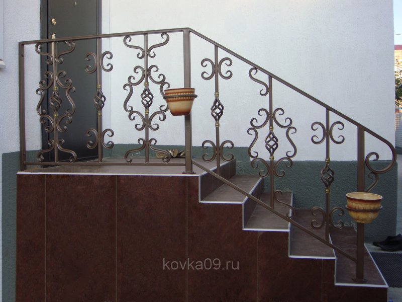 Ограждение лестницы ковка