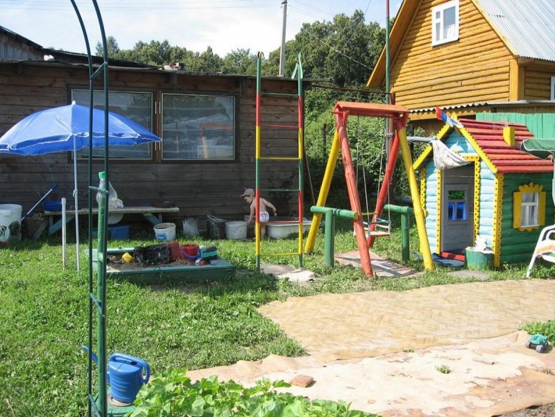 Обустроить детскую площадку на даче