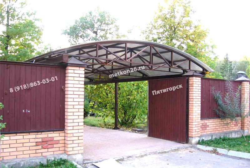 Навес около гаража