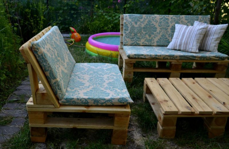 Садовая скамейка из паллет