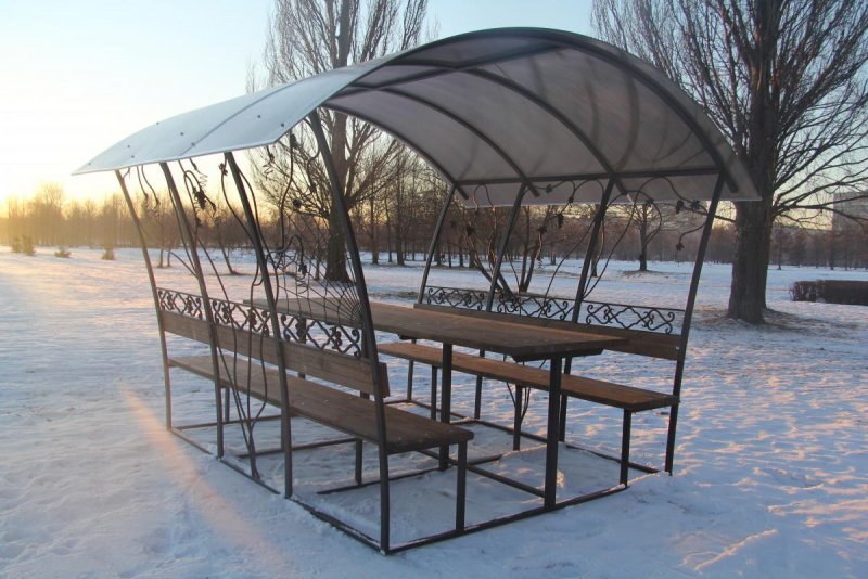 Беседка кованная с поликарбонатом