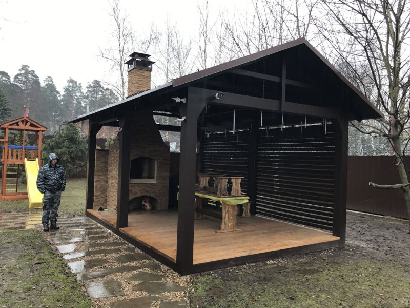 Стильная открытая беседка