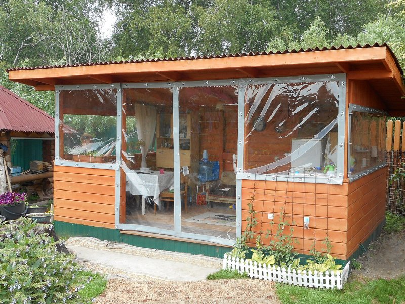 Прозрачные жалюзи для беседок и веранд