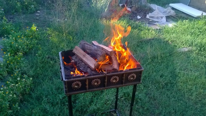 Горящий мангал